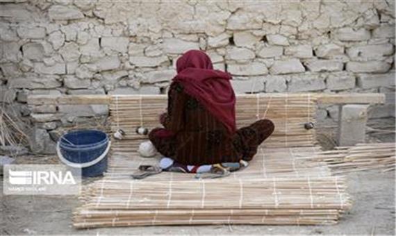 حکایت زنانی که بار خانوار را به دوش می‌کشند