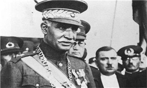 رئیس جمهورشدن یک نظامی، یادآور دوره رضاخان است