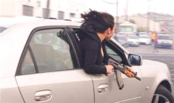 شواف یک زن با اسلحه در خیابان های آمریکا