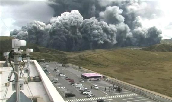 لحظه هولناک فوران آتشفشان در ژاپن