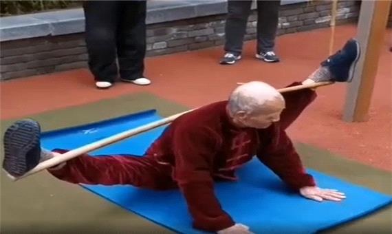 آمادگی جسمانی خیره کننده خانم 90 ساله تبتی