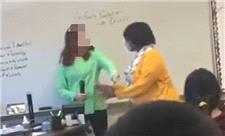 رفتار نژادپرستانه دانش آموز آمریکایی با معلم سیاهپوستش