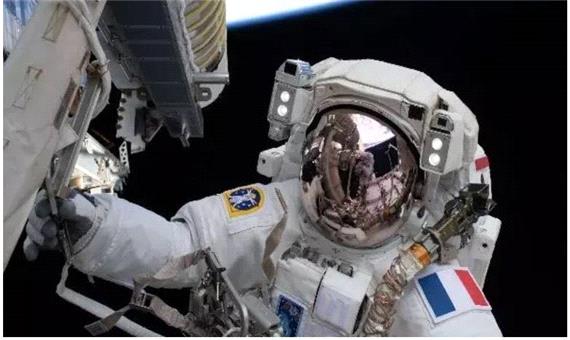 زباله های فضایی پیاده روی فضانوردان را به تاخیر انداخت
