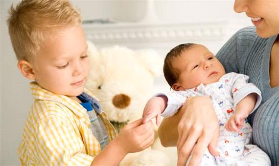حسادت در کودکان را پس از تولد نوزاد چگونه کنترل کنیم؟