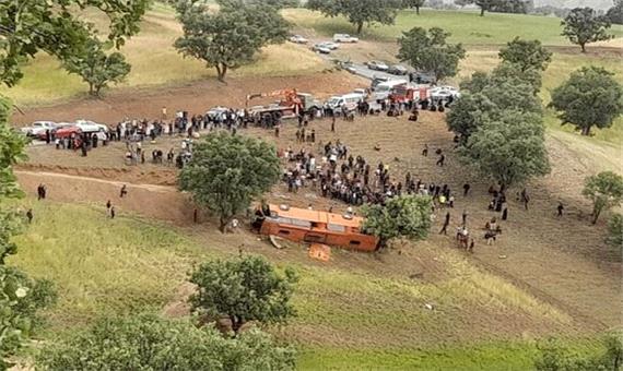 حادثه برای اتوبوس مسافربری در سبزوار؛ 11 نفر به بیمارستان رفتند
