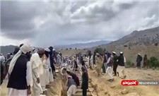 خاکسپاری دسته‌جمعی جان‌باختگان زلزله در افغانستان