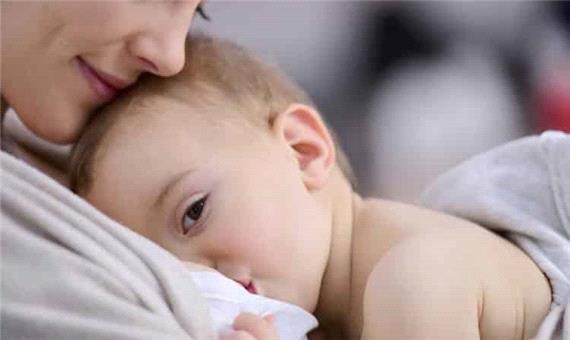 علت زیاد شیر خوردن نوزاد و عوارض آن چیست؟