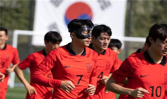 جام‌جهانی/ گرم کردن سون هیونگ مین پیش از بازی کره جنوبی با محافظ صورت