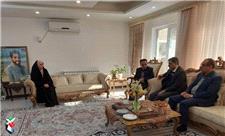 دیدار مدیرکل حوزه ریاست بنیاد با خانواده شهید مدافع حرم «سالخورده»