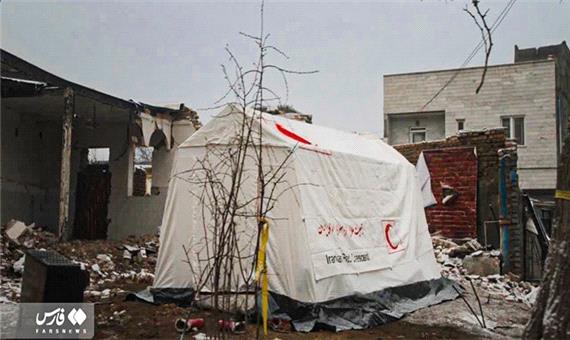 زلزله در خوی؛ سه خانواده در یک چادر!