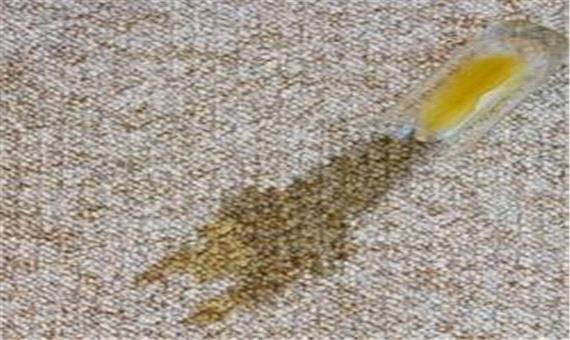 تمیز کردن لکه فرش با محلول خانگی