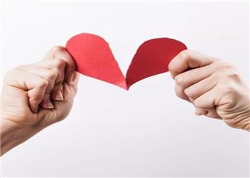 درخواست طلاق از زن که همیشه با خالههایش است