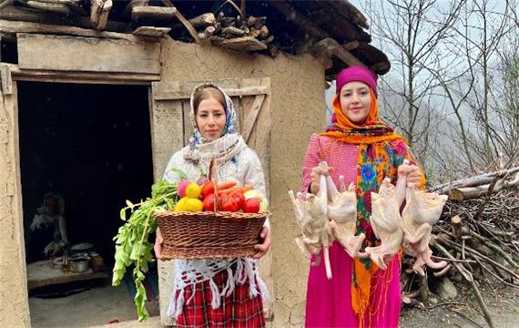 آشپزی روستایی گیلان : زرشک پلو و مرغ شکم پر با میوه خشک