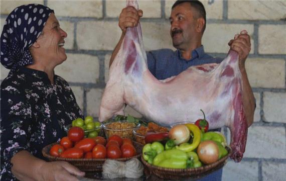 پختن بره شکم پر روی آتش - آشپزی روستایی ترکیه