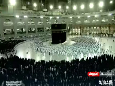 اقامه نماز در مکه بدون فاصله اجتماعی