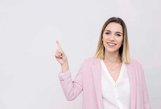 ۷ تمرین موثر برای رفع چروک‌های صورت در ۱۲دقیقه