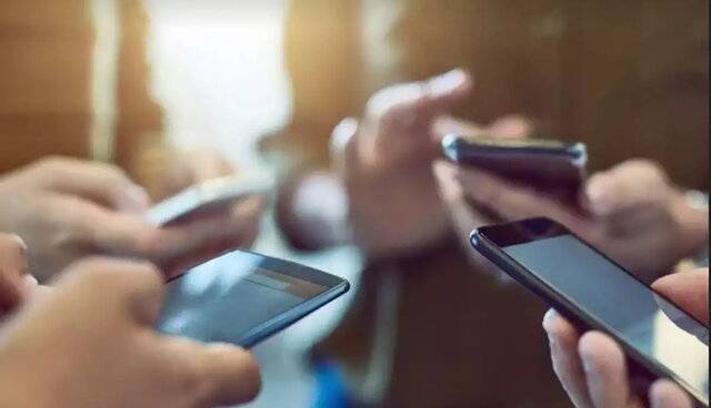 این افراد به گوشی هوشمند حساسیت دارند