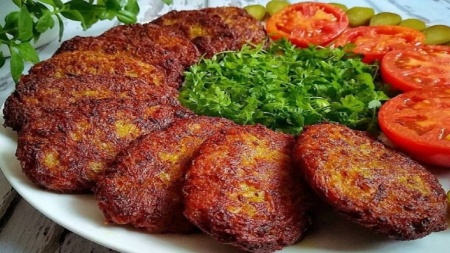 آریا بانو