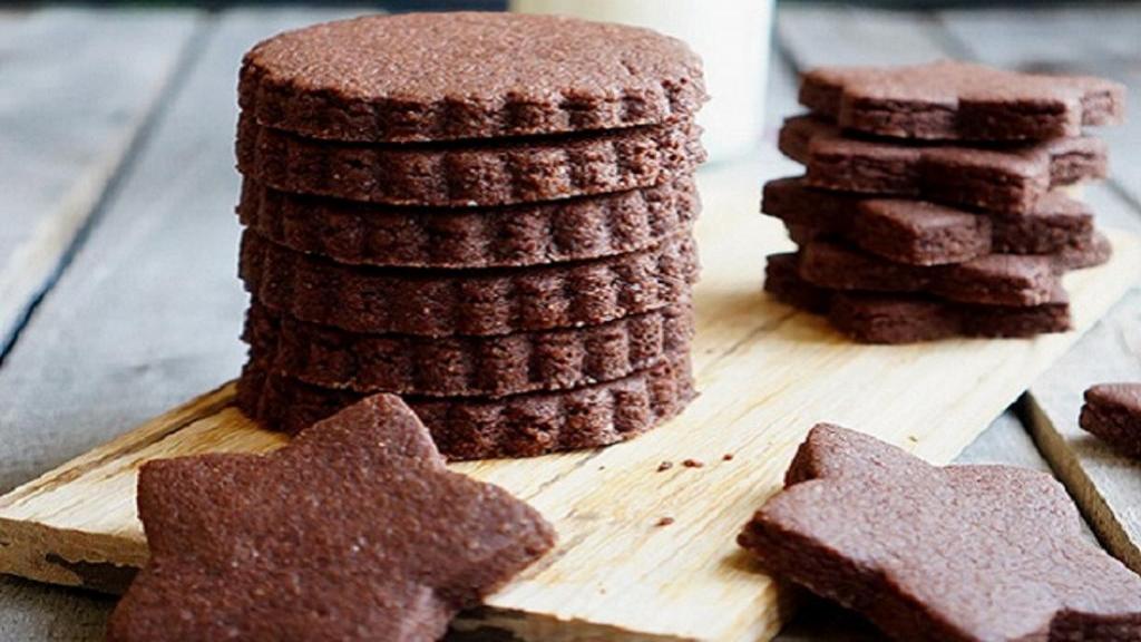 بیسکوییت شکلاتی؛ کنار چای میچسبه