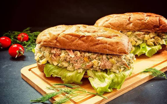 ساندویچ تن ماهی فوری و خیلی خوشمزه