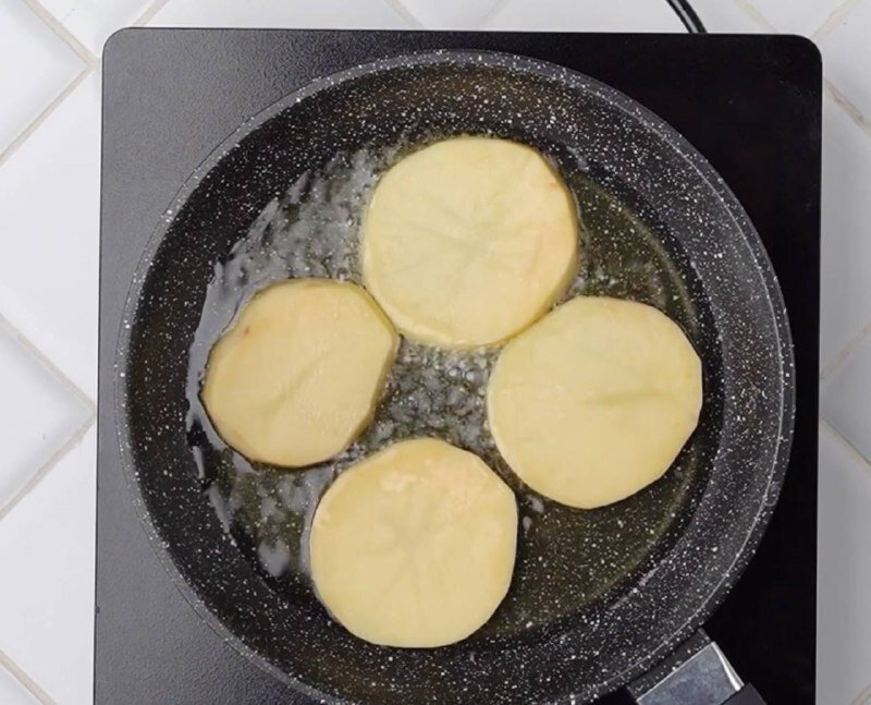 آریا بانو