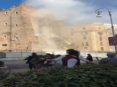 فرو ریختن برج کونتی در رم حین عملیات مرمت