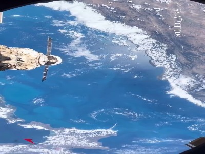 نمایی خیره کننده از ایستگاه فضایی بین المللی، بر فرازِ دریای سیاه