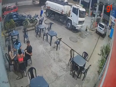 یک بی احتیاطی کوچک پمپ بنزین را به آتش کشید !