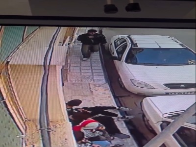 فیلم منتشر شده از سرقت گوشی با ساتور!