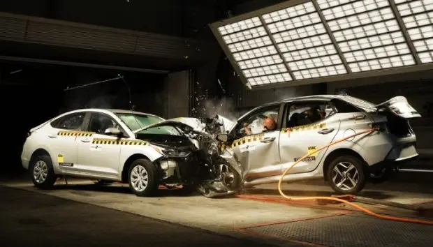 بازدید وزیر صمت از نخستین مرکز آزمون تصادف خودرو در کشور