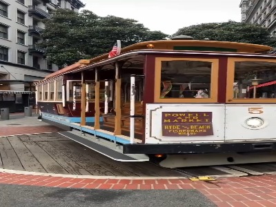 اینجا قطار دور نمیزند؛ کف زمین را میچرخانند!