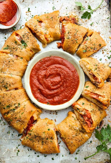 طرز تهیه حلقه پیتزای هلالی، پیتزایی خوشمزه با ظاهر متفاوت