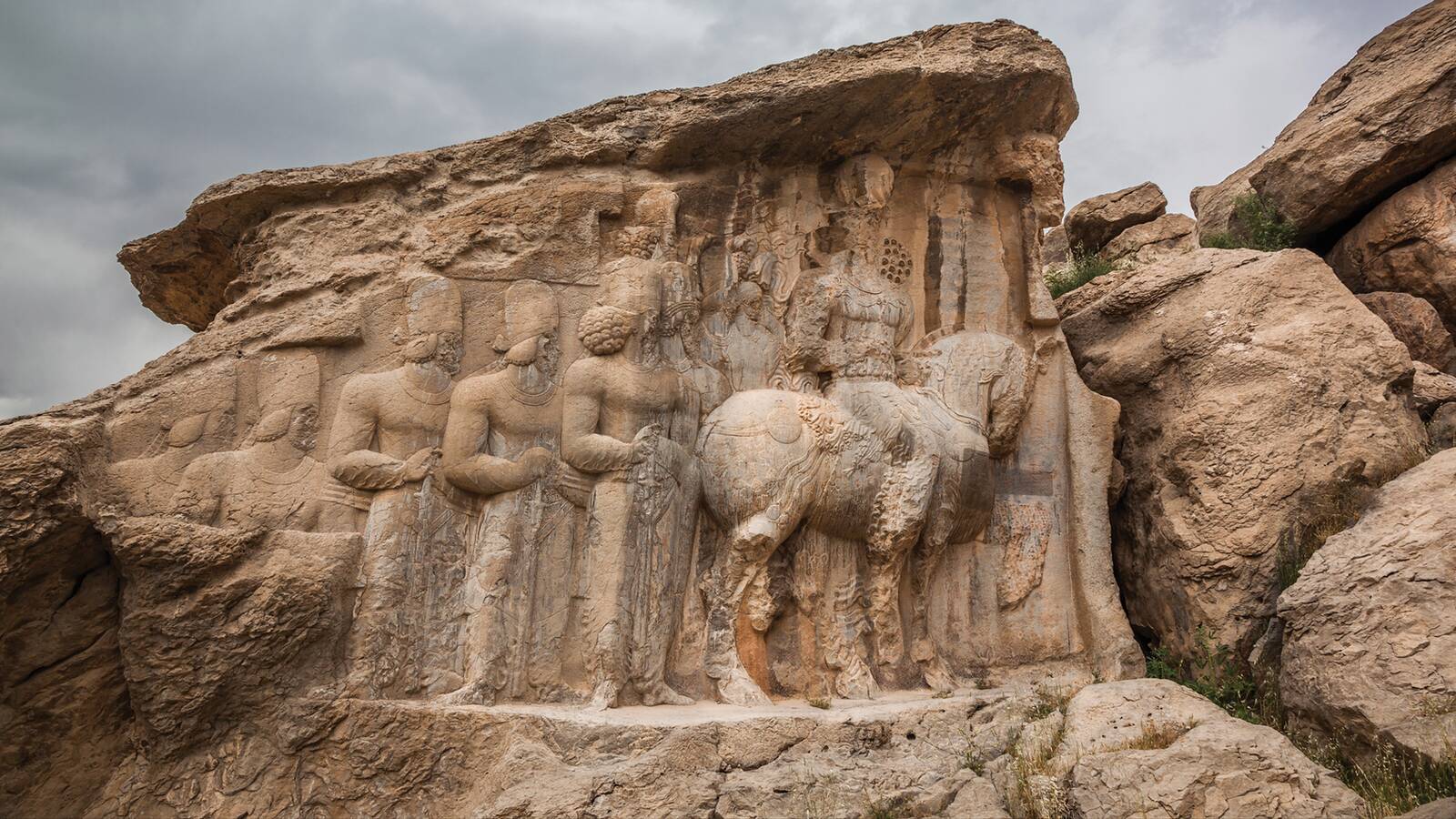 نقش رجب از آثار ارزشمند حجاری باستانی ایران