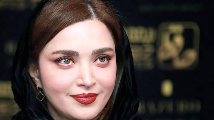 تصویری از بهنوش طباطبایی در آغوش بازیگر سریال آنام