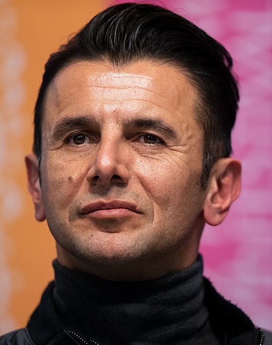 روایت امین حیایی از زدن موهایش وقتی سیاوش اسعدی نقش می‌‏نویسد