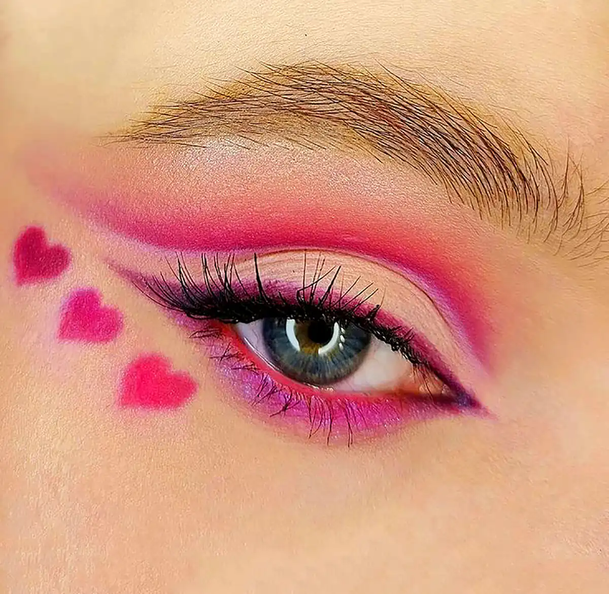 آموزش سایه چشم عروسکی