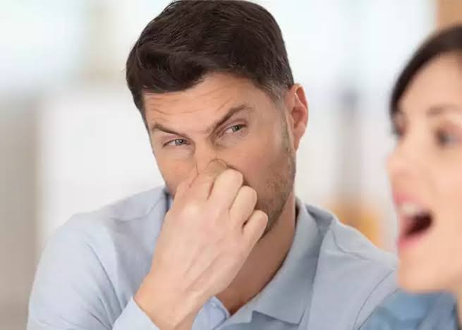 علت بوی بد دهان چیست؟