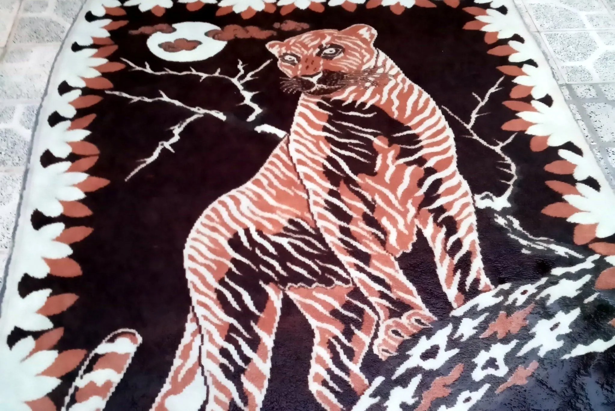 یک پلنگ در رختخواب | سمی‌ترین مد تاریخ ایران | پتو پلنگی چطور وارد خانه ایرانی‌ها شد؟