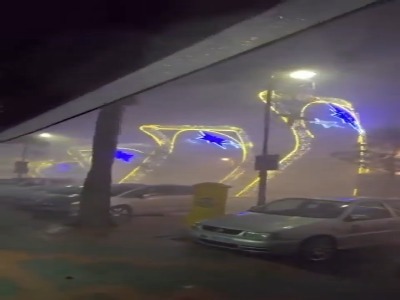 ریزش و تخریب تزئینات کریسمس در اسپانیا در پی وزش باد‌های شدید