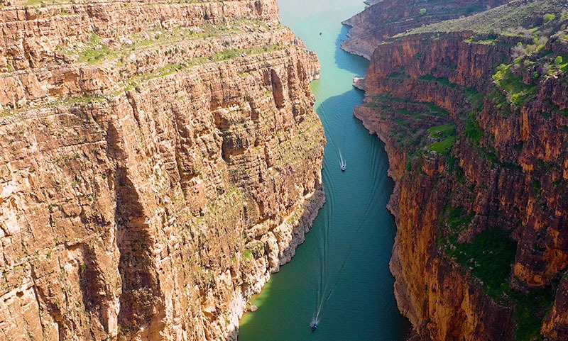 تنگه قاسمی در دل کوهای منگشت خوزستان