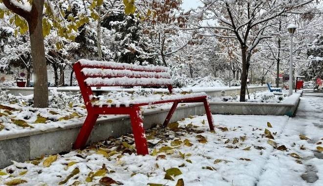 پاییز آخرین برفش را به مردمان خراسان‌شمالی هدیه داد و رفت