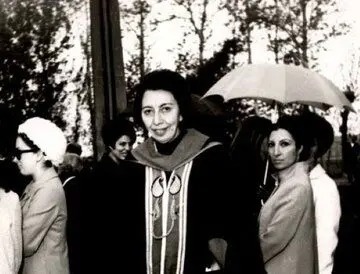 گفت و گو با نخستین زن فارغ التحصیل جراحی در ایران؛ حال فاتحی را داشتم که کاری غیرممکن انجام داده