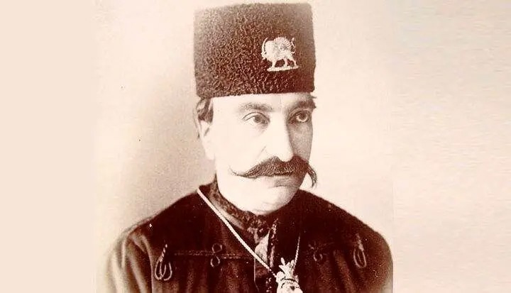 خاطرات ناصرالدین‌شاه: کنیز عزت‌الدوله ما را دید، هیچ رو نمی‌گرفت، بسیار خجالت کشیدیم