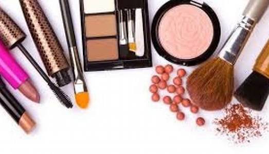 هشدار سازمان غذا و دارو درباره حساسیت‌های پوستی؛ برچسب محصولات آرایشی را جدی بگیرید