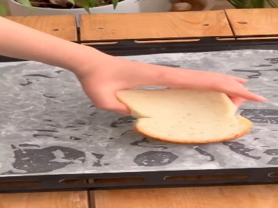 پیتزای جذاب فقط با دو قلم مواد