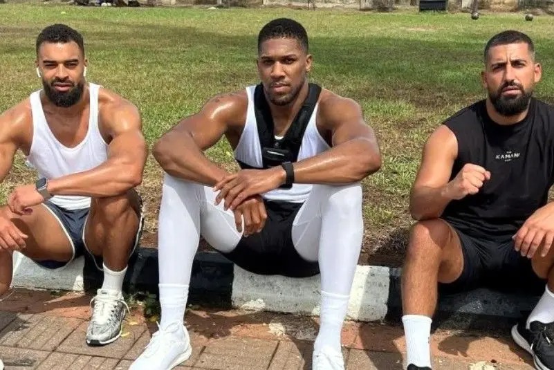 اسطوره بوکس جهان به دوست ایرانی‌اش ادای احترام کرد