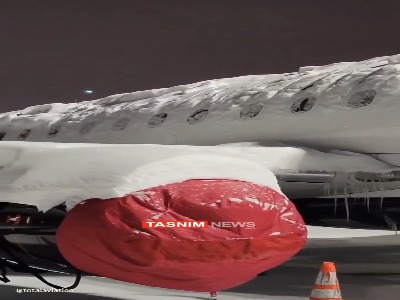 یخ زدن یک هواپیما در فرودگاه تورنتو کانادا