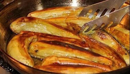 چرا بعضی‌ها به بادمجان آلرژی دارند؟