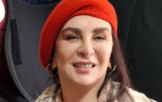 چهره ها/ سفر در زمان؛ «افسانه بایگان» ۳۱ ساله در حال قایق‌سواری با «رضا رویگری»؛ دهۀ ۷۰