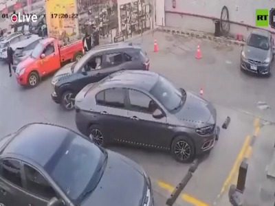 فرو رفتن پمپ‌بنزین قاهره در شکاف ۱۵ متری!